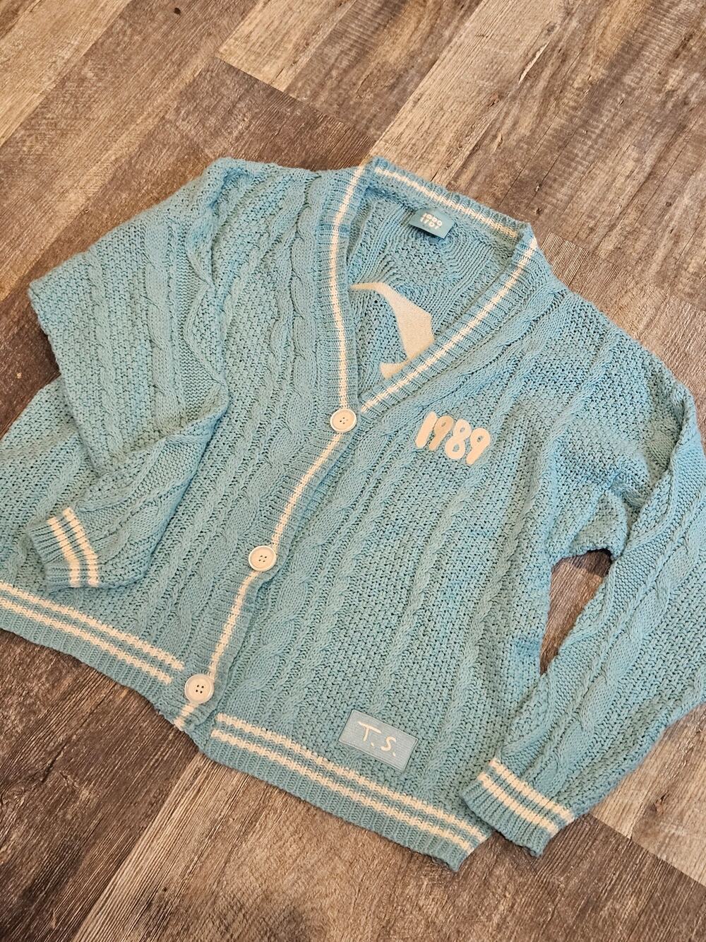 1989 Taylor's Version v neck button Cardigan Size XL/ 2XL Taylor Swift blue